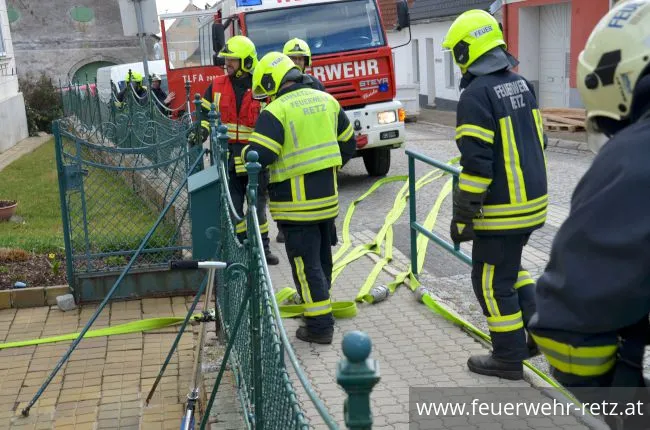 Foto 3, 19.03.2019, Küchenbrand mit einer vermissten Person - Übung im Kindergarten Retz Foto 3, 19.03.2019, Küchenbrand mit einer vermissten Person - Übung im Kindergarten Retz