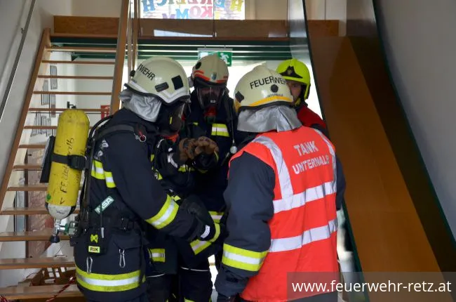 Foto 12, 19.03.2019, Küchenbrand mit einer vermissten Person - Übung im Kindergarten Retz Foto 12, 19.03.2019, Küchenbrand mit einer vermissten Person - Übung im Kindergarten Retz
