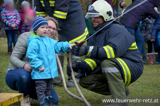 Foto 14, 19.03.2019, Küchenbrand mit einer vermissten Person - Übung im Kindergarten Retz Foto 14, 19.03.2019, Küchenbrand mit einer vermissten Person - Übung im Kindergarten Retz