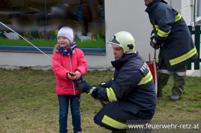 Foto 15, 19.03.2019, Küchenbrand mit einer vermissten Person - Übung im Kindergarten Retz