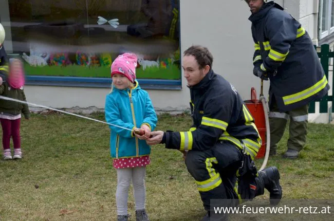 Foto 16, 19.03.2019, Küchenbrand mit einer vermissten Person - Übung im Kindergarten Retz Foto 16, 19.03.2019, Küchenbrand mit einer vermissten Person - Übung im Kindergarten Retz
