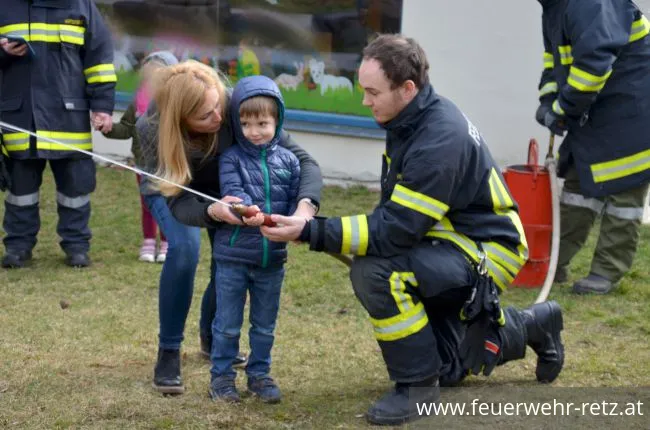 Foto 17, 19.03.2019, Küchenbrand mit einer vermissten Person - Übung im Kindergarten Retz Foto 17, 19.03.2019, Küchenbrand mit einer vermissten Person - Übung im Kindergarten Retz