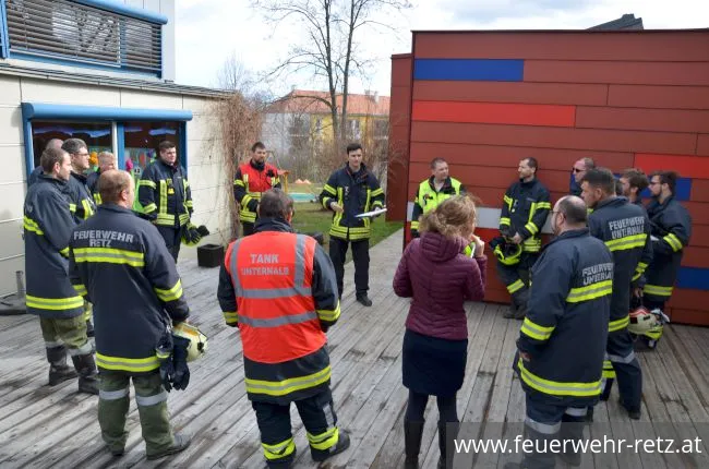 Foto 18, 19.03.2019, Küchenbrand mit einer vermissten Person - Übung im Kindergarten Retz Foto 18, 19.03.2019, Küchenbrand mit einer vermissten Person - Übung im Kindergarten Retz