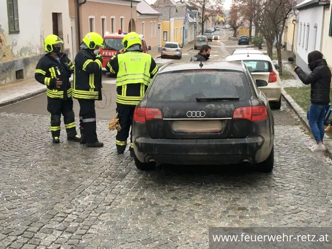 Foto 1, 12.01.2021, Technischer Einsatz - Eingeschlossen - Feuerwehr befreite Kleinkind aus Auto