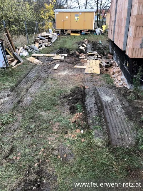 Foto 2, 16.11.2019, Technischer Einsatz - LKW auf Baustelle eingesunken Foto 2, 16.11.2019, Technischer Einsatz - LKW auf Baustelle eingesunken