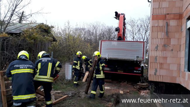 Foto 4, 16.11.2019, Technischer Einsatz - LKW auf Baustelle eingesunken