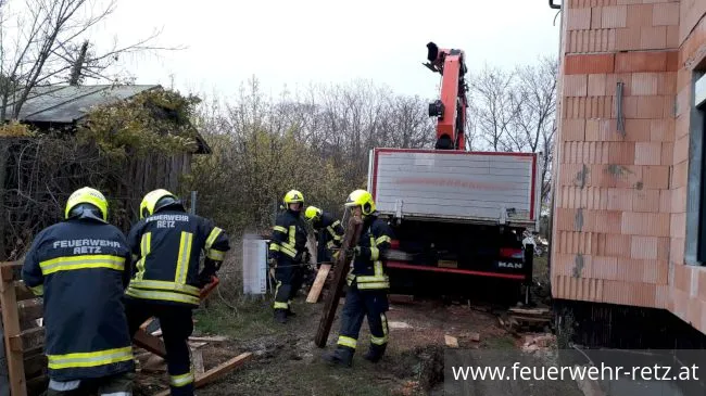 Foto 4, 16.11.2019, Technischer Einsatz - LKW auf Baustelle eingesunken Foto 4, 16.11.2019, Technischer Einsatz - LKW auf Baustelle eingesunken