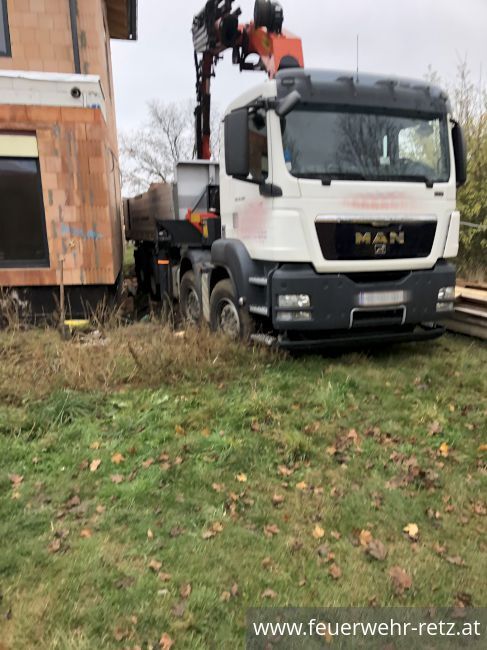 Foto 5, 16.11.2019, Technischer Einsatz - LKW auf Baustelle eingesunken