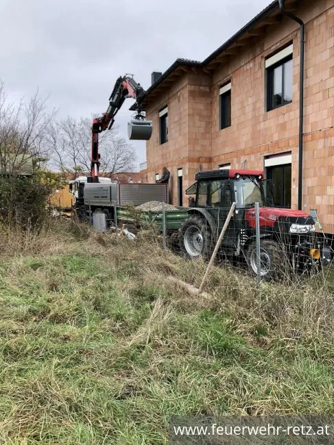 Foto 7, 16.11.2019, Technischer Einsatz - LKW auf Baustelle eingesunken Foto 7, 16.11.2019, Technischer Einsatz - LKW auf Baustelle eingesunken