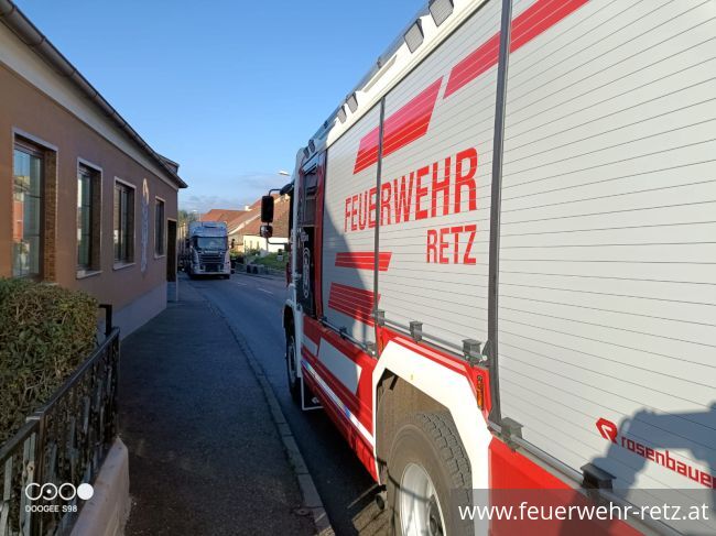 Foto 2, 20.10.2022, Technischer Einsatz - LKW-Bergung in Obernalb