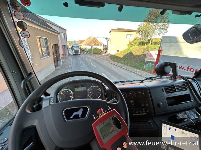 Foto 5, 20.10.2022, Technischer Einsatz - LKW-Bergung in Obernalb