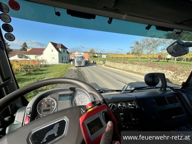 Foto 6, 20.10.2022, Technischer Einsatz - LKW-Bergung in Obernalb