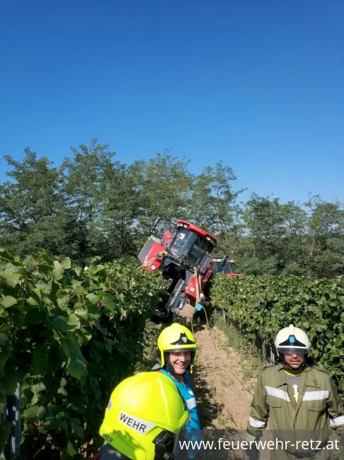 Foto 2, 10.09.2018, Technischer Einsatz - Bergung einer Erntemaschine Foto 2, 10.09.2018, Technischer Einsatz - Bergung einer Erntemaschine
