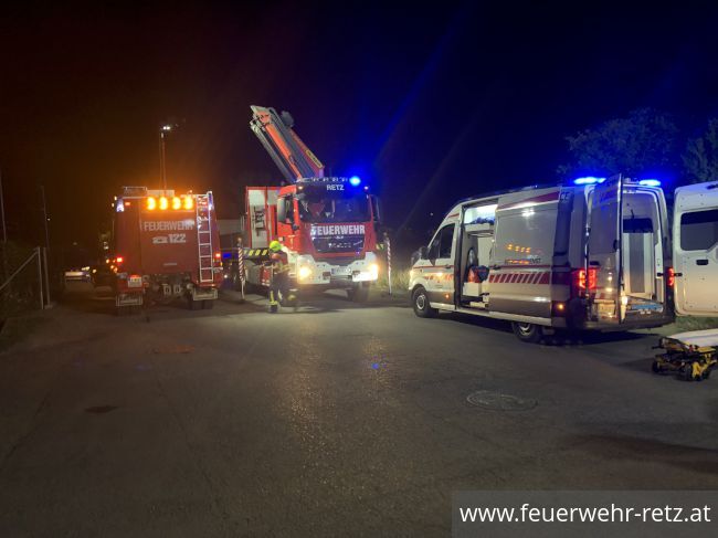Foto 3, 20.07.2022, Einsatzreiche Nacht - Person in Notlage und Türöffnung