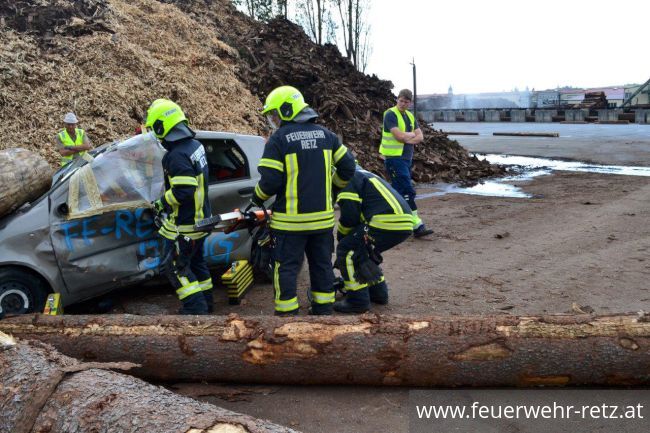 Foto 6, 21.09.2018, Übung - Hydraulischer Rettungssatz und Kran im Einsatz