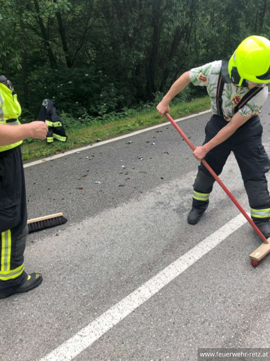 Foto 2, 14.06.2023, Technischer Einsatz - Verkehrsunfall - Ladegut verloren Foto 2, 14.06.2023, Technischer Einsatz - Verkehrsunfall - Ladegut verloren