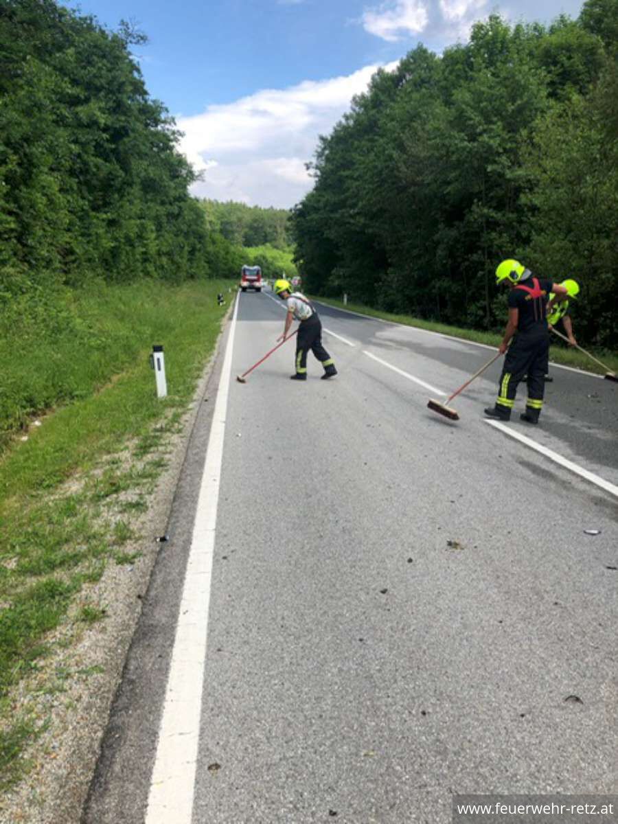 Foto 3, 14.06.2023, Technischer Einsatz - Verkehrsunfall - Ladegut verloren Foto 3, 14.06.2023, Technischer Einsatz - Verkehrsunfall - Ladegut verloren