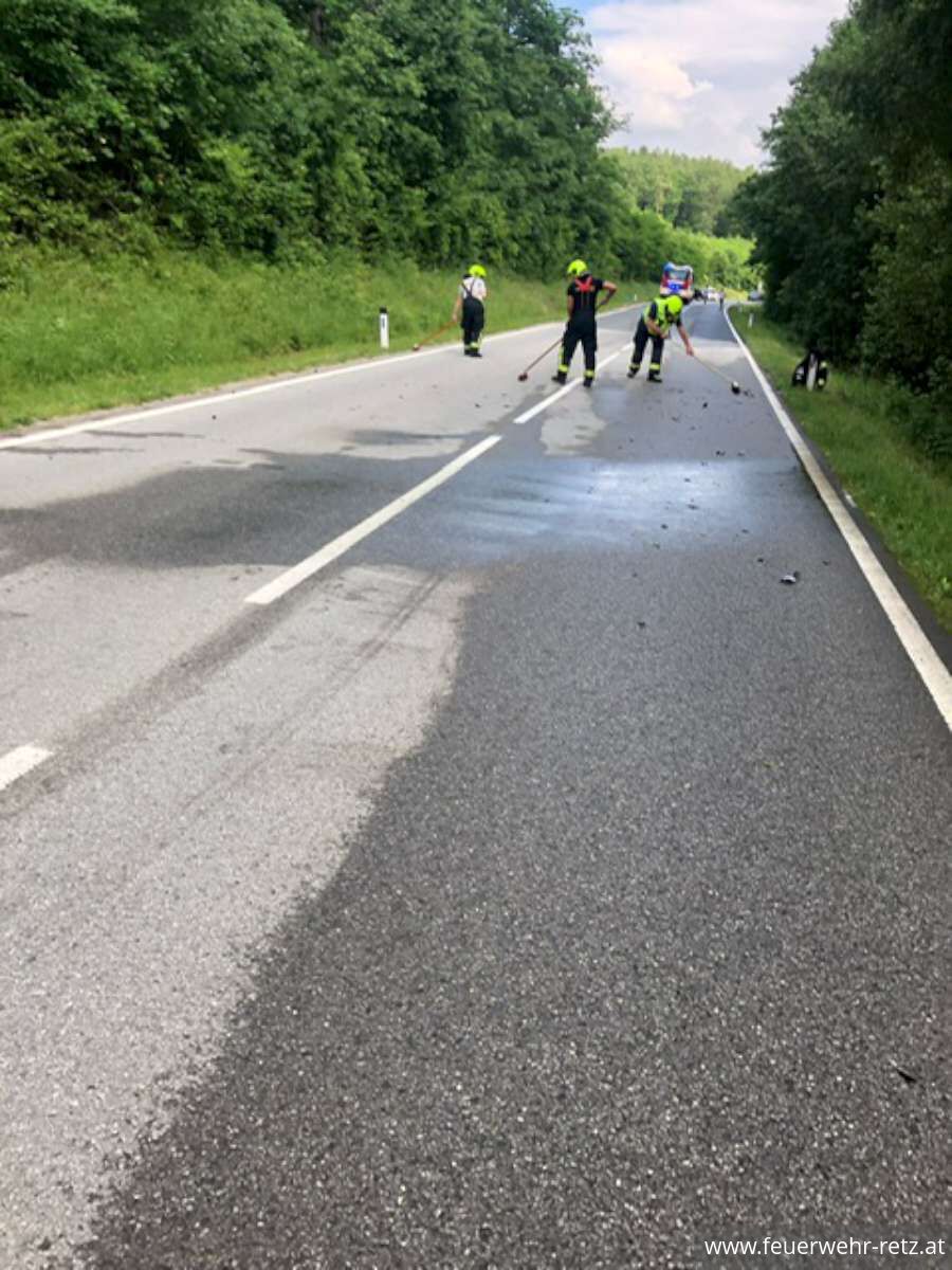 Foto 4, 14.06.2023, Technischer Einsatz - Verkehrsunfall - Ladegut verloren Foto 4, 14.06.2023, Technischer Einsatz - Verkehrsunfall - Ladegut verloren