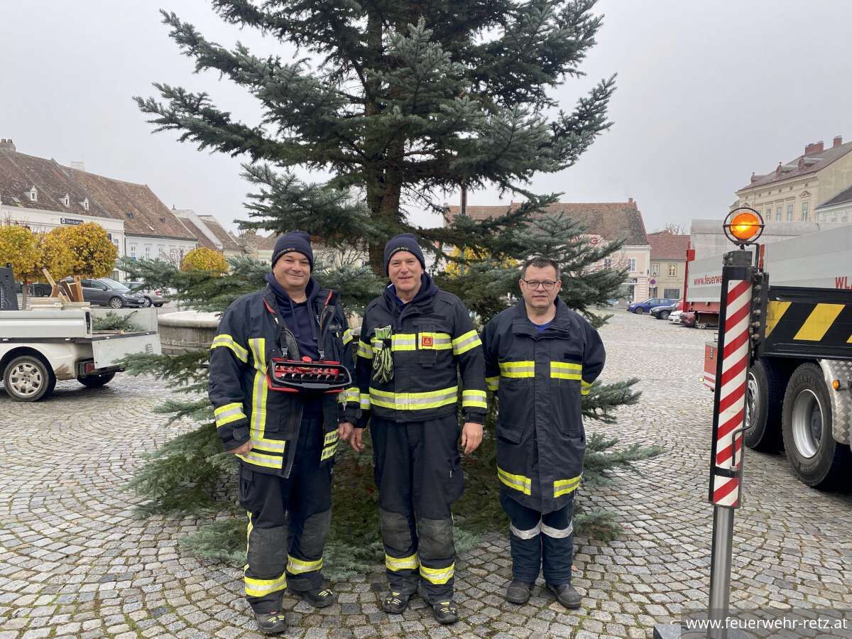 Foto 4, 13.11.2025, Christbaum am Retzer Hauptplatz