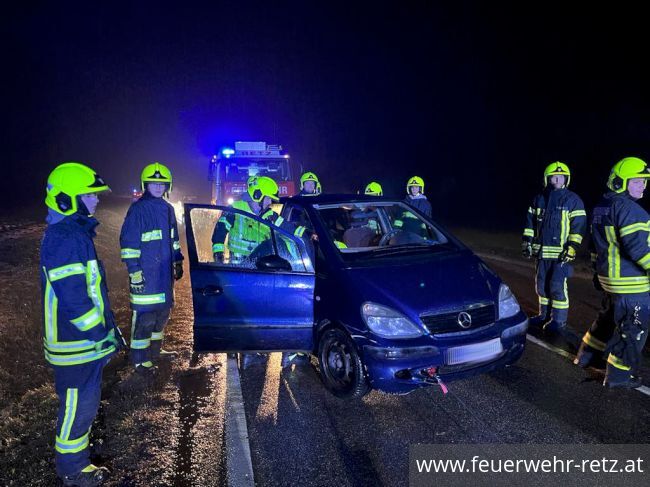 Foto 1, 28.12.2022, Technischer Einsatz - Fahrzeugbergung