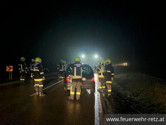 Foto 2, 28.12.2022, Technischer Einsatz - Fahrzeugbergung