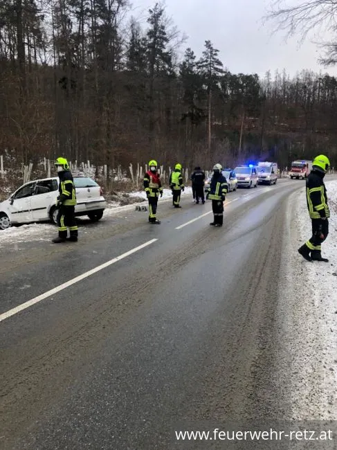 Foto 4, 25.01.2022, Technischer Einsatz - Verkehrsunfall