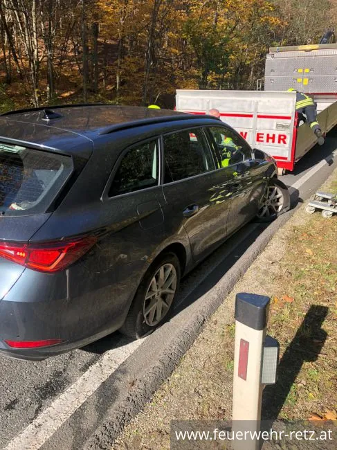 Foto 3, 27.10.2022, Technischer Einsatz - PKW-Bergung