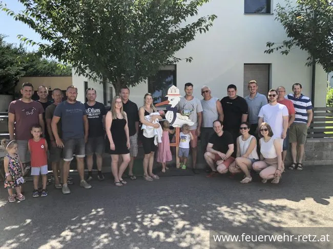 Foto 5, 22.06.2022, Der Feuerwehr - Storch ist gelandet Foto 5, 22.06.2022, Der Feuerwehr - Storch ist gelandet