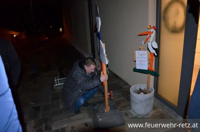 Foto 1, 17.12.2019, Storch aufstellen bei Probefeuerwehrmann Leopold Wegscheider Foto 1, 17.12.2019, Storch aufstellen bei Probefeuerwehrmann Leopold Wegscheider