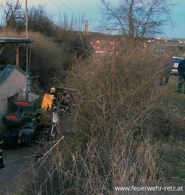 Foto 1, 15.03.2021, Technischer Einsatz - Traktorbergung Foto 1, 15.03.2021, Technischer Einsatz - Traktorbergung