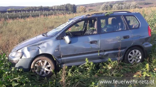 Foto 1, 15.10.2019, Technischer Einsatz - Fahrzeugbergung nach Verkehrsunfall Foto 1, 15.10.2019, Technischer Einsatz - Fahrzeugbergung nach Verkehrsunfall
