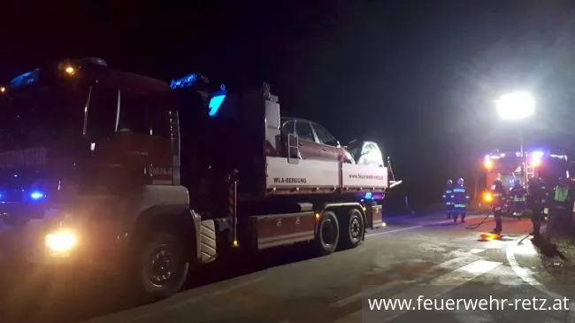 Foto 1, 16.11.2018, Technischer Einsatz - Fahrzeugbergung nach Verkehrsunfall Foto 1, 16.11.2018, Technischer Einsatz - Fahrzeugbergung nach Verkehrsunfall