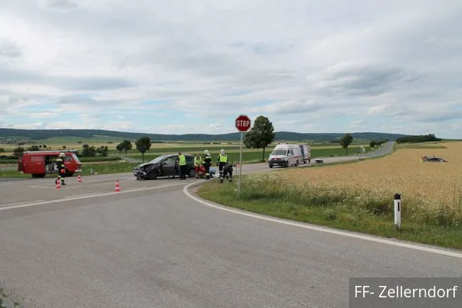 Foto 1, 01.07.2020, Technischer Einsatz - Fahrzeugbergung nach Verkehrsunfall Foto 1, 01.07.2020, Technischer Einsatz - Fahrzeugbergung nach Verkehrsunfall