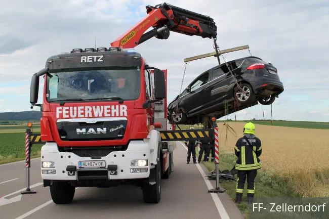 Foto 4, 01.07.2020, Technischer Einsatz - Fahrzeugbergung nach Verkehrsunfall Foto 4, 01.07.2020, Technischer Einsatz - Fahrzeugbergung nach Verkehrsunfall