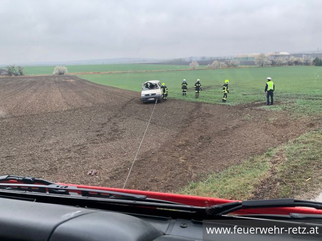 Foto 3, 31.03.2022, Technischer Einsatz - PKW-Bergung nach Verkehrsunfall