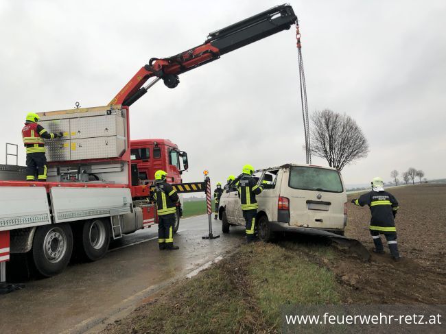 Foto 4, 31.03.2022, Technischer Einsatz - PKW-Bergung nach Verkehrsunfall