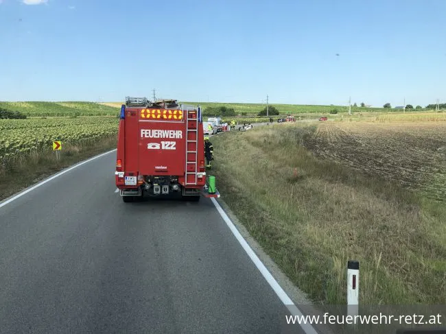 Foto 1, 08.08.2022, Technischer Einsatz - Fahrzeugbergung nach Verkehrsunfall Foto 1, 08.08.2022, Technischer Einsatz - Fahrzeugbergung nach Verkehrsunfall