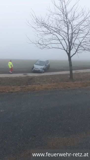 Foto 3, 28.01.2020, Technischer Einsatz - Fahrzeugbergung nach Verkehrsunfall Foto 3, 28.01.2020, Technischer Einsatz - Fahrzeugbergung nach Verkehrsunfall