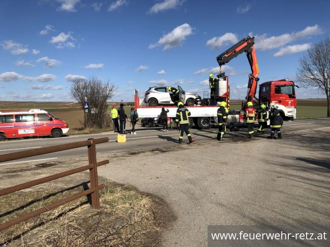 Foto 3, 23.02.2022, Technischer Einsatz - PKW-Bergung nach Verkehrsunfall