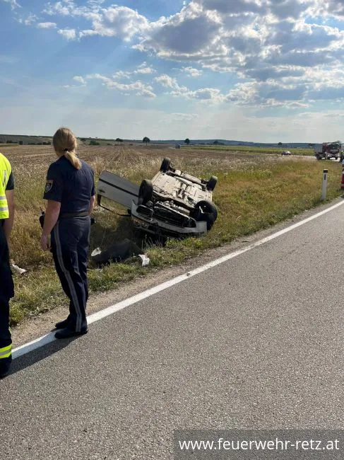 Foto 3, 08.08.2022, Technischer Einsatz - Fahrzeugbergung nach Verkehrsunfall Foto 3, 08.08.2022, Technischer Einsatz - Fahrzeugbergung nach Verkehrsunfall