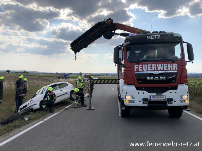 Foto 5, 08.08.2022, Technischer Einsatz - Fahrzeugbergung nach Verkehrsunfall