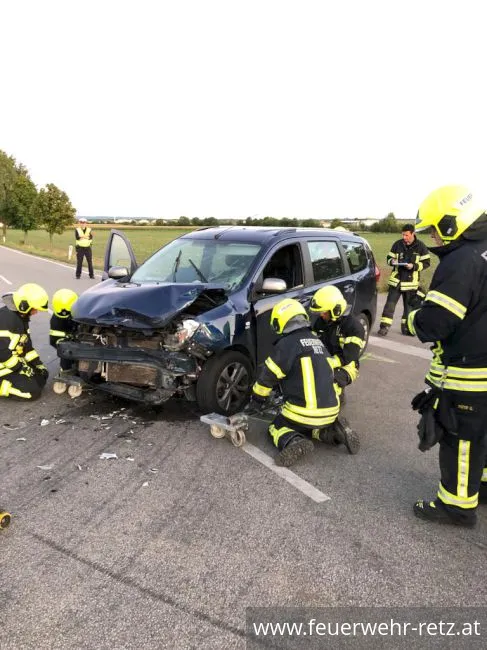 Foto 2, 03.09.2019, Technischer Einsatz - Erneuter Zusammenstoß im Retzer Stadtgebiet
