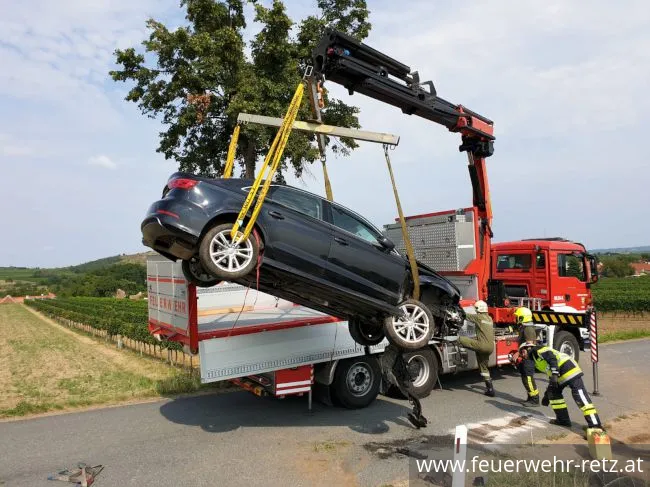 Foto 4, 25.08.2019, Technischer Einsatz - Fahrzeugbergung Foto 4, 25.08.2019, Technischer Einsatz - Fahrzeugbergung