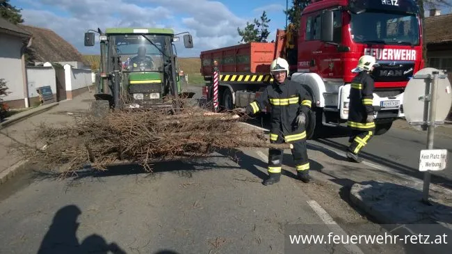 Foto 13, 29.10.2017, Technischer Einsatz - WLFA-K bei Sturmschadeneinsatz in Watzelsdorf Foto 13, 29.10.2017, Technischer Einsatz - WLFA-K bei Sturmschadeneinsatz in Watzelsdorf