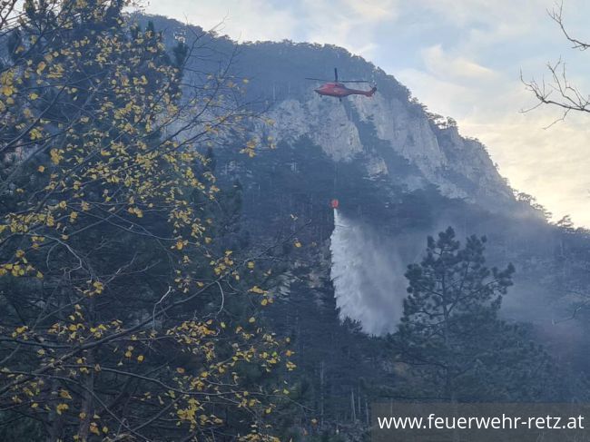 Foto 3, 02.11.2021, KHD-Einsatz - Waldbrand Hirschwang Foto 3, 02.11.2021, KHD-Einsatz - Waldbrand Hirschwang