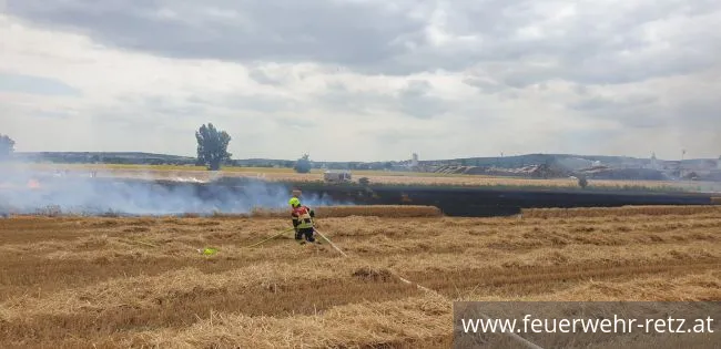 Foto 4, 23.07.2021, Brandeinsatz - Strohbrand nach Erntearbeiten
