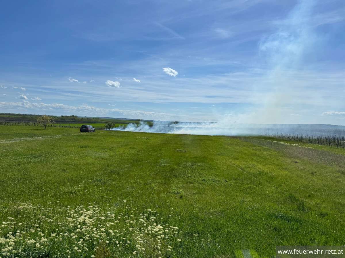 Foto 1, 02.05.2024, Zwei Vegetationsbrände während des FF-Heurigenwochenende