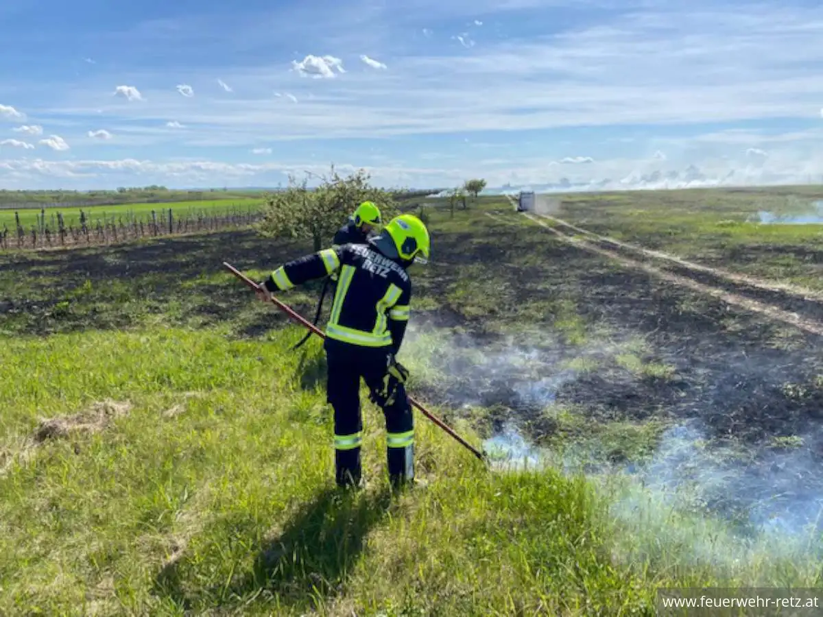 Foto 4, 02.05.2024, Zwei Vegetationsbrände während des FF-Heurigenwochenende Foto 4, 02.05.2024, Zwei Vegetationsbrände während des FF-Heurigenwochenende