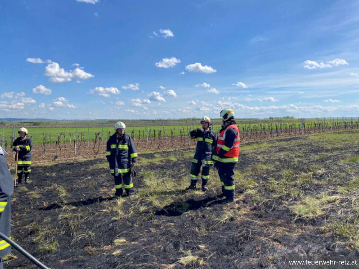 Foto 6, 02.05.2024, Zwei Vegetationsbrände während des FF-Heurigenwochenende