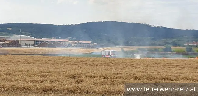 Foto 5, 23.07.2021, Brandeinsatz - Strohbrand nach Erntearbeiten